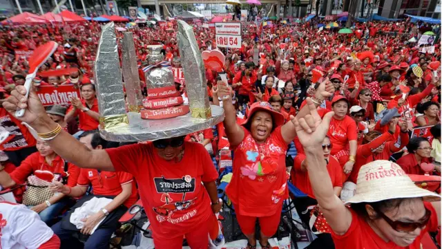 เสื้อแดง,นปช.,อภิสิทธิ์ เวชชาชีวะ,ขอคืนพื้นที่,ราชประสงค์,ปรองดอง
