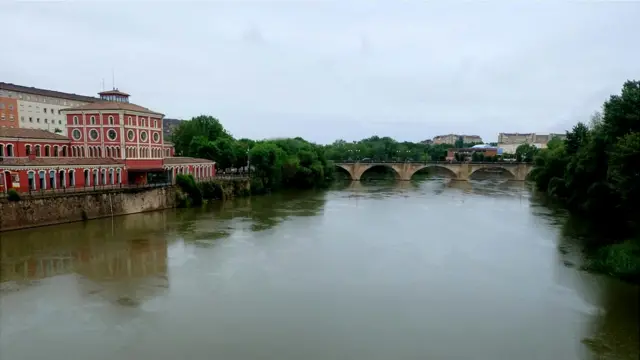El río Ebro cruzando Logroño.