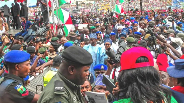 Seyi Makinde ati iyawo rẹ ni aarin agbami ero