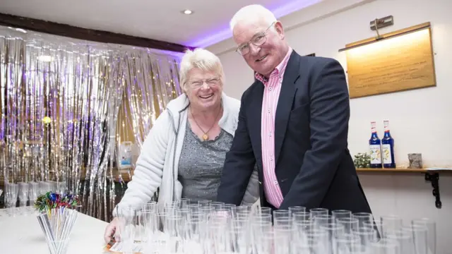 የ6 ሚሊዮን ፓወንድ ሎተሪ የደረሳቸው ካቲ እና ሪቻርድ ብራውን