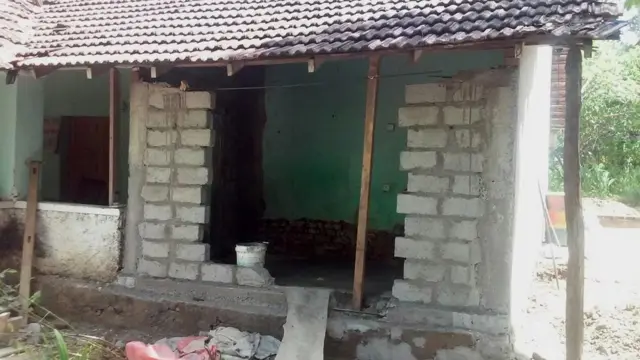 වන අලි ප්‍රහාරයට ලක් වූ නිවසක්