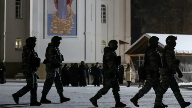 Сотрудники правоохранительных органов на территории Среднеуральского женского монастыря