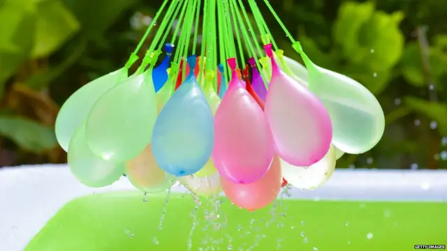 பலூனில் நிரப்பப்பட்டது ஆண் விந்தா? மாதவிடாய் ரத்தமா?