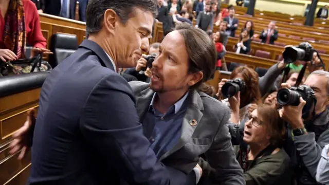 Sánchez e Iglesias celebran la victoria