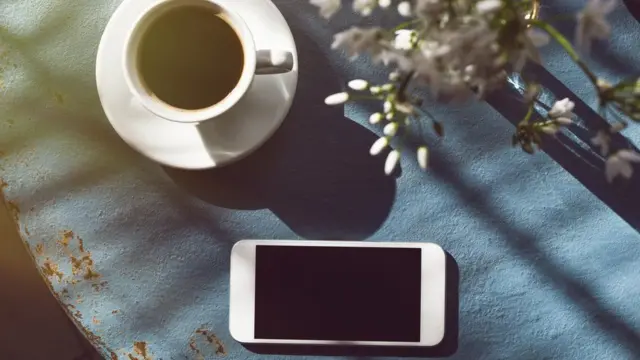 የሞባይል ስልክን ፀሐይ ላይ አለመተው