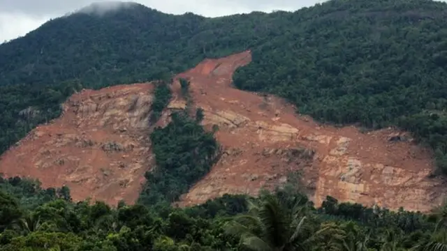 இன்றிரவு கடும்மழை பெய்யக்கூடும் - மண்சரிவு சிவப்பு எச்சரிக்கை விடுப்பு