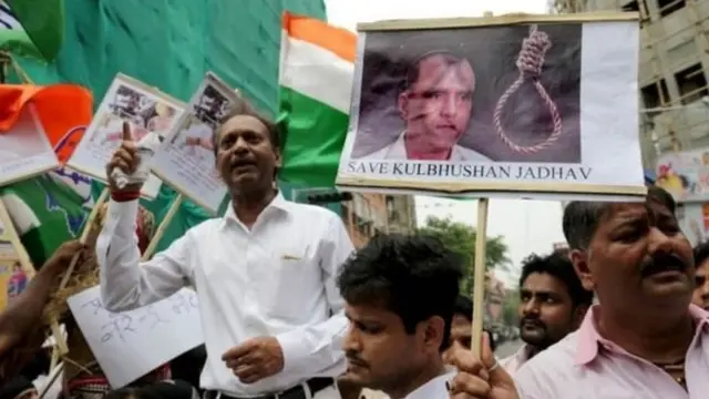 कुलभूषण जाधव के समर्थन में प्रदर्शन