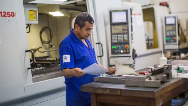 Trabalhador na fábrica Oscar Flues