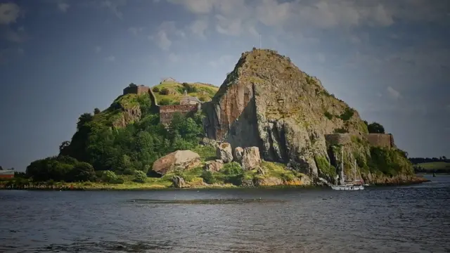 Замок Дамбартон