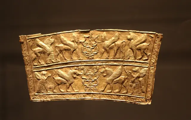 تکهاز یک زره طلایی ساسانی در گالری فریر سکلر