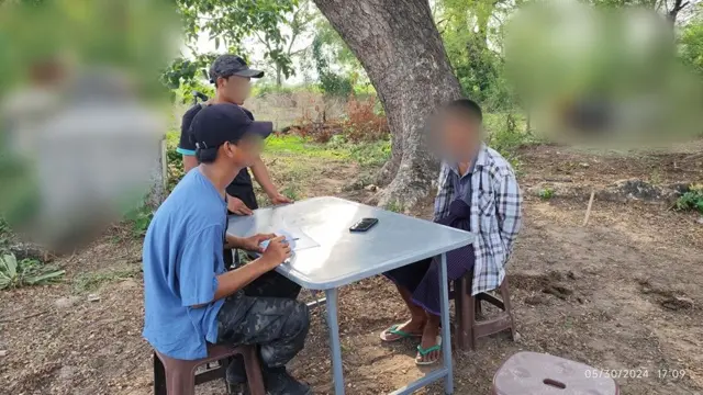 ကျေးရွာလူငယ်တွေကို စစ်ဆေး