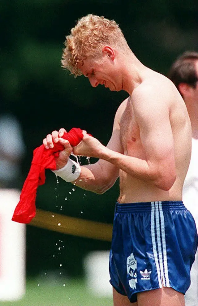 فلو یوستین بازیکن تیم ملی نروژ در جام جهانی ۱۹۹۴ زیر آفتاب سوزان آمریکا