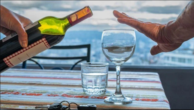 Une main refusant d'être servie