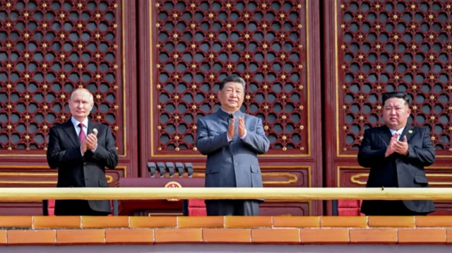 ਪਿਛਲੇ ਹਫ਼ਤੇ ਕਿਮ ਜੋਂਗ ਉਨ ਬੀਜਿੰਗ ਵਿੱਚ ਇੱਕ ਫੌਜੀ ਪਰੇਡ ਵਿੱਚ ਚੀਨੀ ਆਗੂ ਸ਼ੀ ਜਿਨਪਿੰਗ ਅਤੇ ਰੂਸੀ ਰਾਸ਼ਟਰਪਤੀ ਵਲਾਦੀਮੀਰ ਪੁਤਿਨ ਨਾਲ ਸ਼ਾਮਲ ਹੋਏ ਸਨ