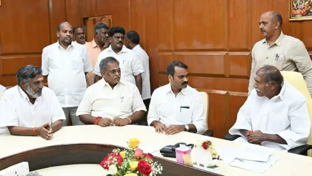 புதுச்சேரி முதல்வர் ரங்கசாமி- மத்திய இணை அமைச்சர் எல்.முருகன் சந்திப்பு