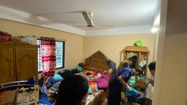 এই কক্ষ থেকেই পরিবারের সবাইকে অচেতন অবস্থায় উদ্ধার করা হয়।