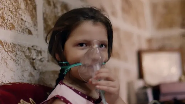 천식을 앓고 있는 세드라는 산소호흡기를 써야할 때가 많다