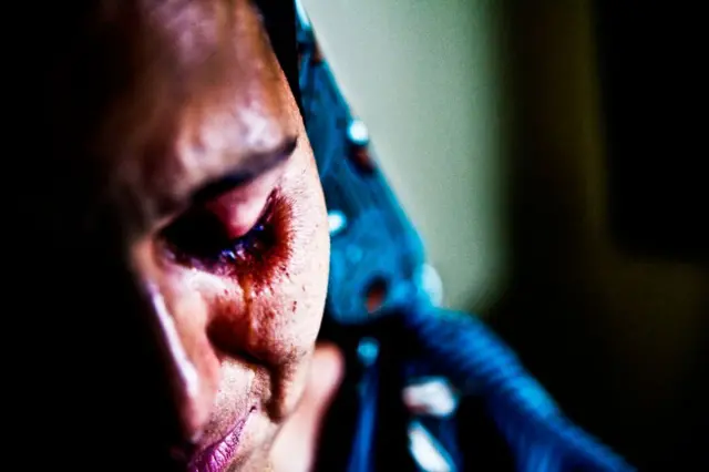 குடும்ப வன்முறை, கொலை, கணவன் மனைவி, நிறவெறி