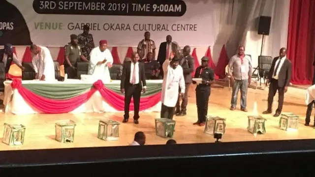 Former President Goodluck Jonathan wen im cast im vote