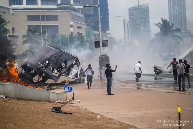 PM Mahinda's supporters attacking peaceful protestors 9 May 2022