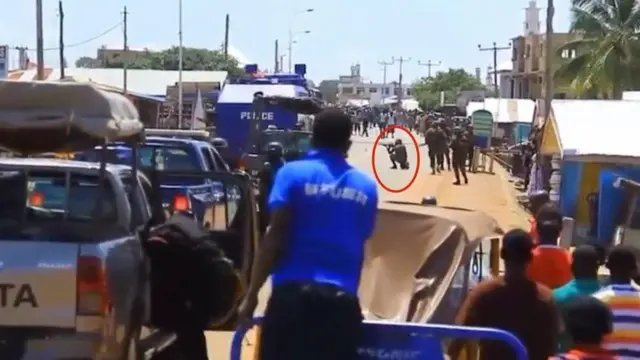 Police for street during de protest