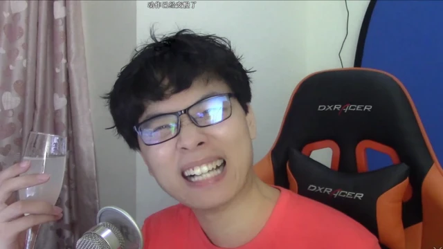 Raia wengi wamekuwa wakijipiga picha wakinywa kinywaji hicho