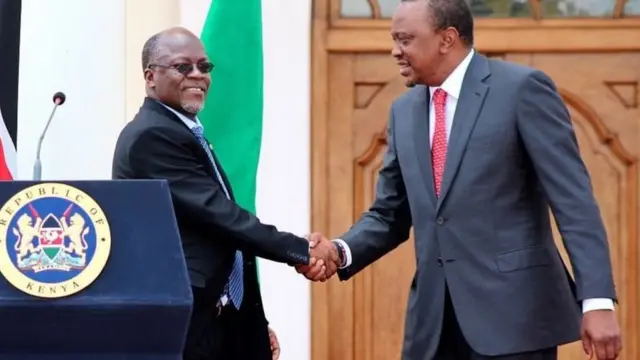 Rais Magufuli wa Tanzania na mwenzake wa Kenya Uhuru kenyatta