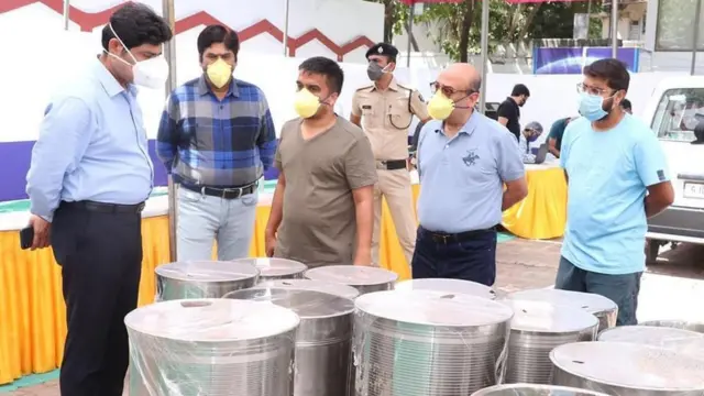 મહાપાલિકાના અધિકારીઓ અને અન્ય રાજકીય નેતા