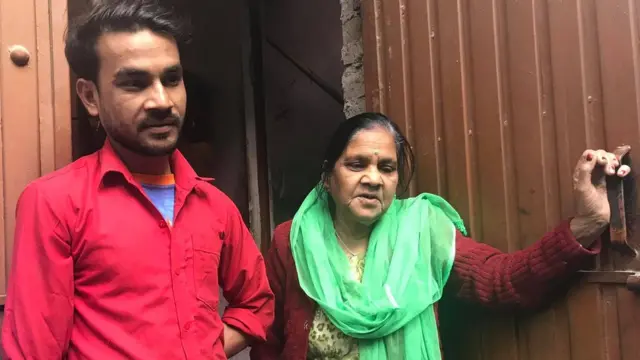 భాగీరథీ విహార్‌లో ఓ హిందూ కుటుంబం