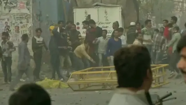 CAA supporters and opponents clash Delhi