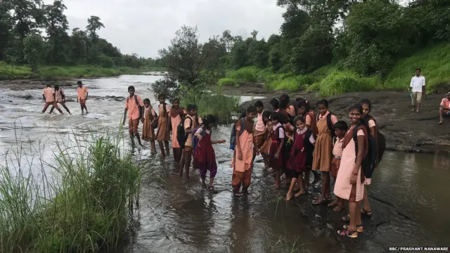 शाळेसाठी पायपीट