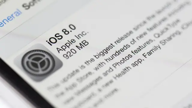 Página na internet mostrando dados para baixar o iOS 8.0