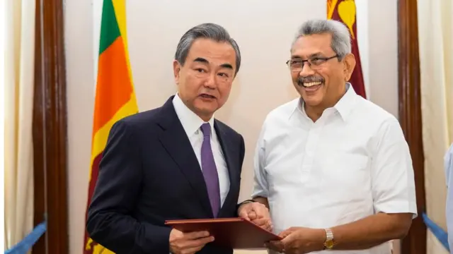 ජනාධිපති ගෝඨාභය රාජපක්ෂ සහ චීන විදේශ අමාත්‍ය වෑන් යී