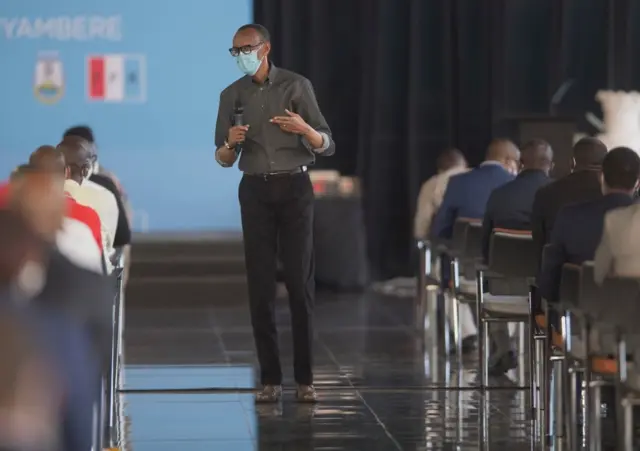 Bwana Kagame mu nama y'abakuriye FPR ku rwego rw'igihugu yabaye kuwa gatanu