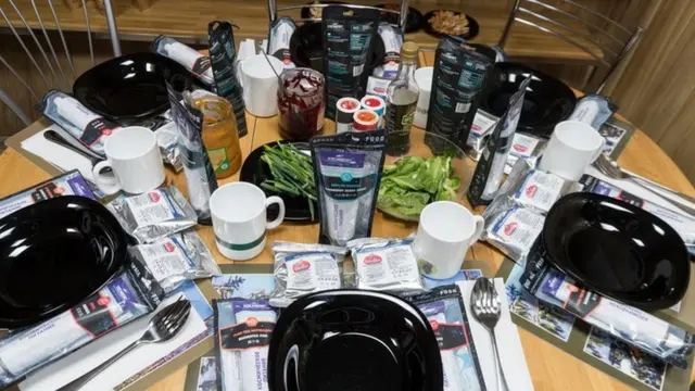 Накрытый стол в комплексе SIRIUS-19