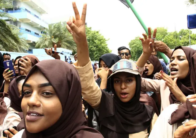احتفالات طلاب الجامعات