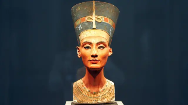 Busto de Nefertiti.