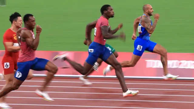 Во время финального забега на стометровке