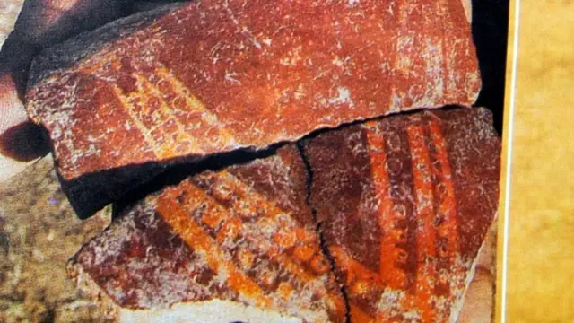 ஆதிச்சநல்லூரில் கிடைத்த முதுமக்கள் தாழியில் இருக்கும் குறியீடுகள்