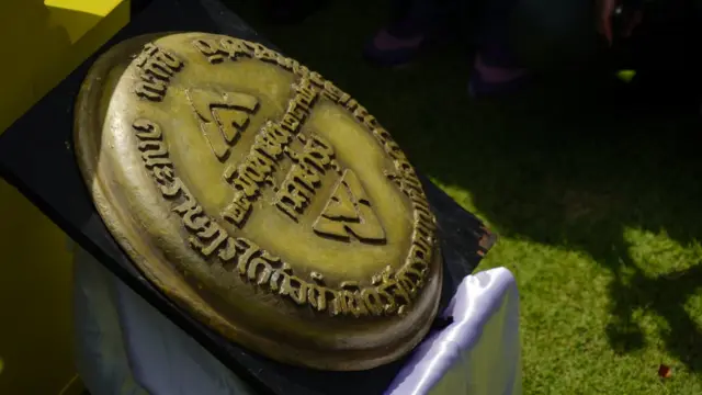 หมุดคณะราษฎจำลอง