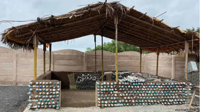 प्लास्टिकचं घर