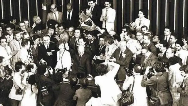 Sessão do Colégio eleitoral,como apostar nas eleições15como apostar nas eleiçõesjaneirocomo apostar nas eleições1985, que elegeu Tancredo Neves presidente do Brasil