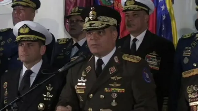 د وینزویلا دفاع وزیر د ښاغلي مادورو ملاتړ اعلان کړی دی