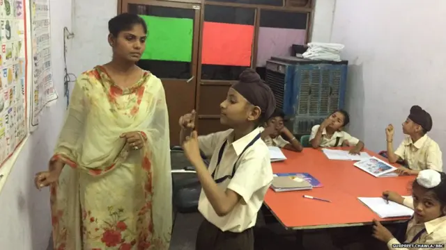 ਇਸ ਸਕੂਲ ਵਿੱਚ ਹੁਣ ਚਾਰ ਅਧਿਆਪਕ ਪੜ੍ਹਾ ਰਹੇ ਹਨ