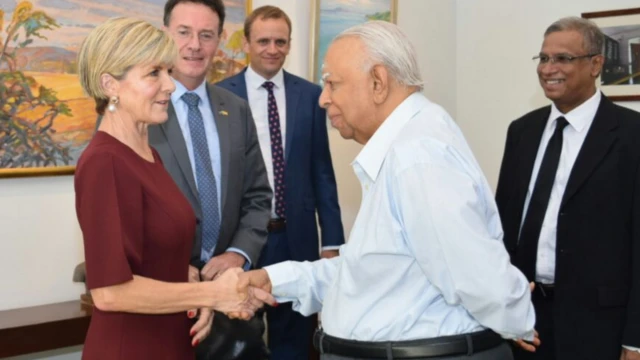 විදේශ ඇමතිනී ජූලී බිෂොප් විපක්ෂ නායක ආර් සම්පන්ධන් ඇතුළු දෙමළ ජාතික සන්ධාන නියෝජිතයන්ද මුණගැසුනාය