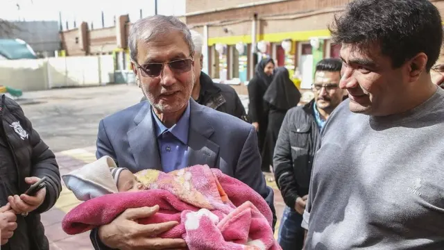 سخنگوی دولت حسن روحانی گفته دولت "تا روز آخر دوره خود در کنار مردم خواهد ماند"