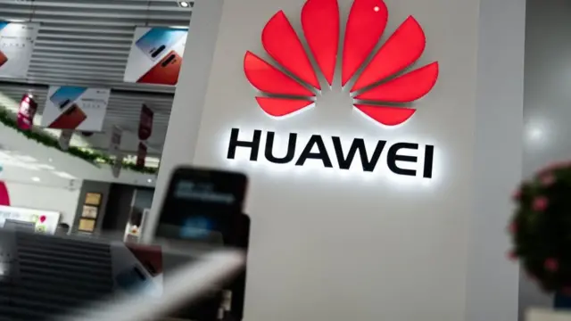 Huawei: cómo la falta de acceso a componentes está asfixiando al gigante tecnológico chino - BBC News Mundo