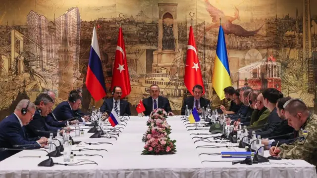 Після переговорів у Стамбулі очних зустрічей між делегаціями Росії та України не було