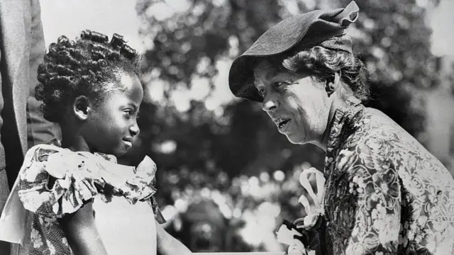 Menina Geraldine Walkerbetfair sportsbook cash outfoto com a então primeira-dama dos EUA Eleanor Rooseveltbetfair sportsbook cash out1935