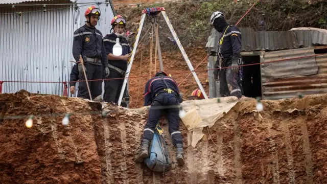 উদ্ধার কাজ